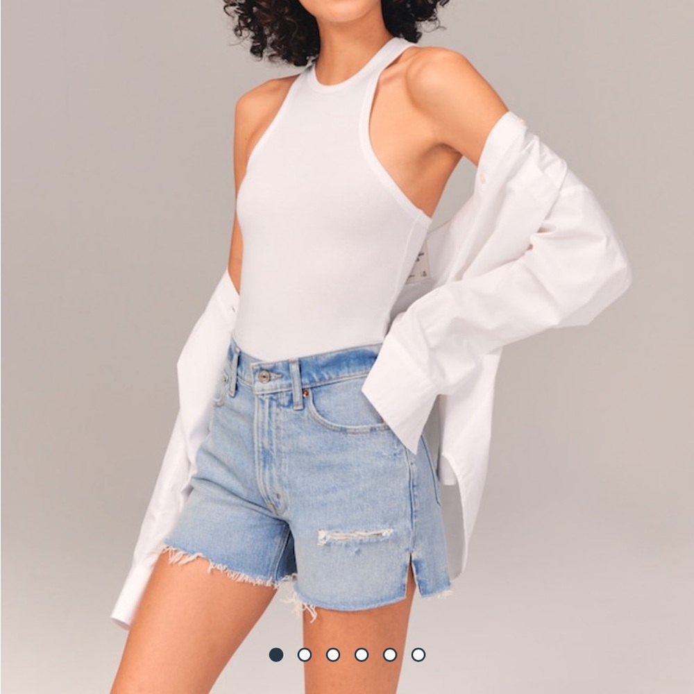 The 4” long mom short abercrombie